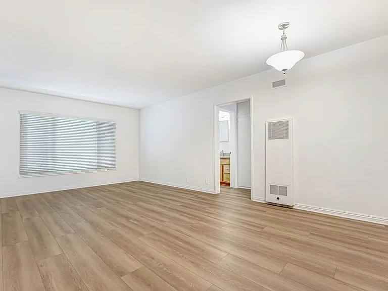1234 10th St in Santa Monica - steps to Wilshire Blvd! — Photo 9