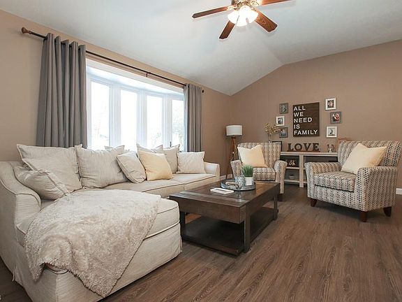 3rd image of 27787 Edgepark Dr