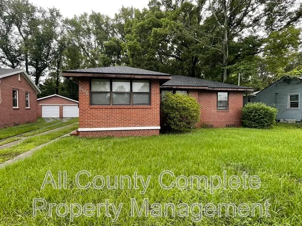 2172 College Cir S, Jacksonville, FL 32209