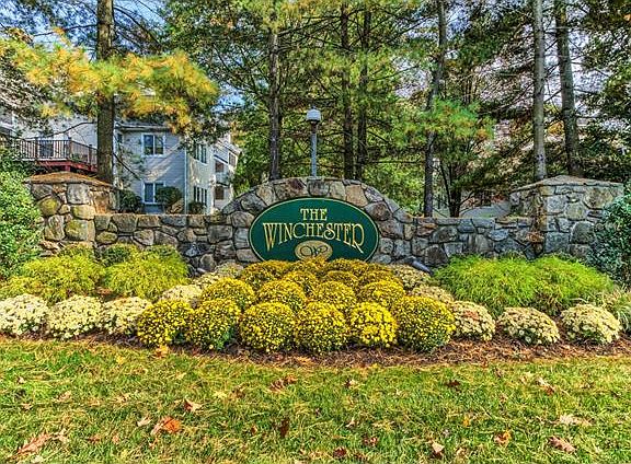 2nd image of 22 Tall Tulip Ln