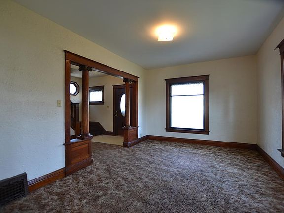 3rd image of 622 Richmond St