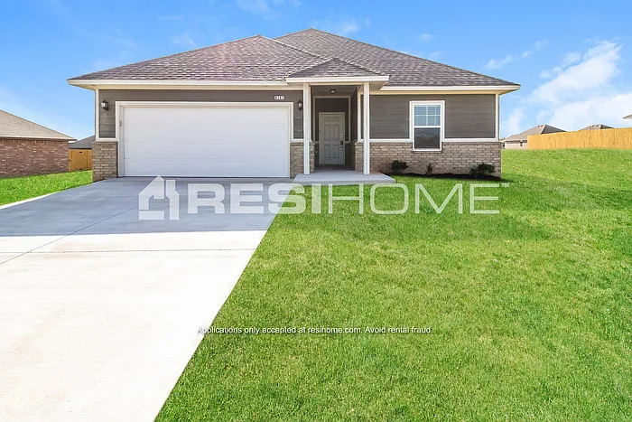 4 bed, 2.0 bath, 1890 sqft, $1,995 — Photo 1