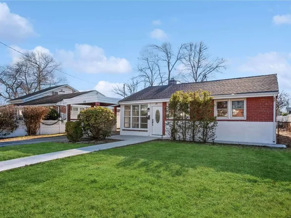 39 Wood Lane, Valley Stream, NY 11581