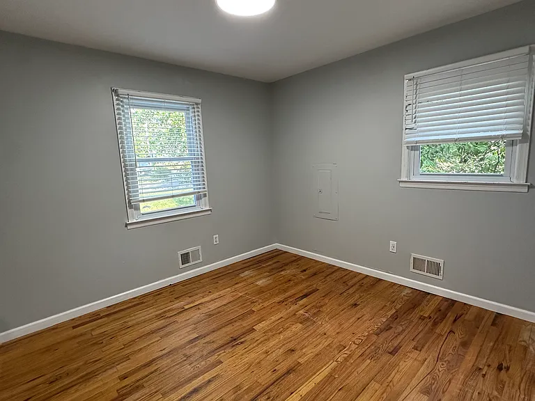 301 Middlesex St — Photo 11