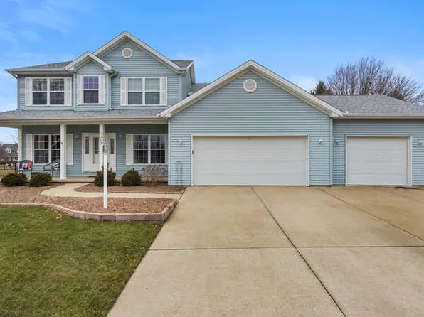 1703 Deer Run Dr, Mahomet, IL 61853