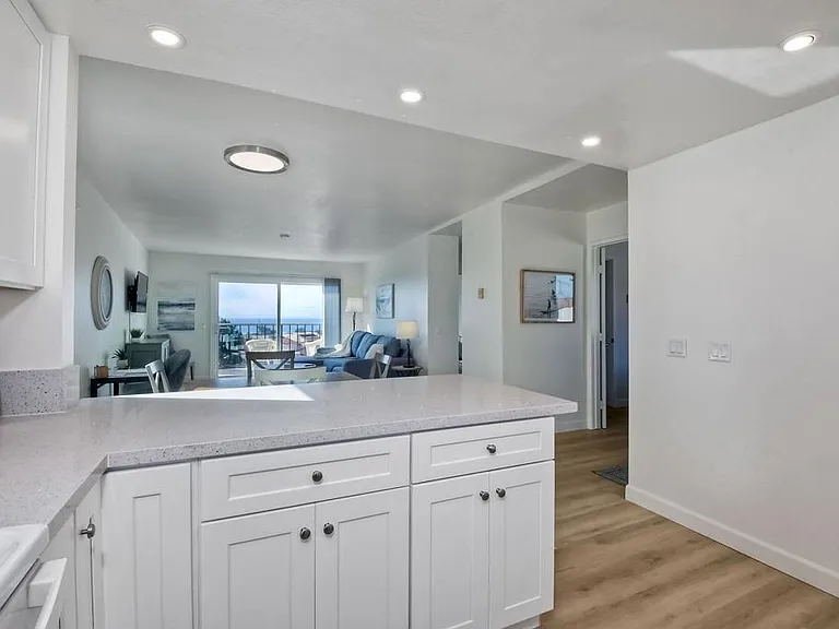 6675 Paseo Del Norte #B — Photo 7