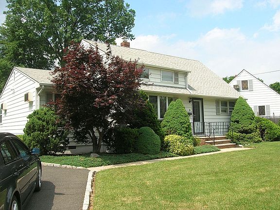 side with driveway