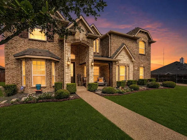 906 Hidden Lakes Dr, Cedar Hill, TX 75104