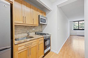 3rd image of 347 W 57th St APT 5BB