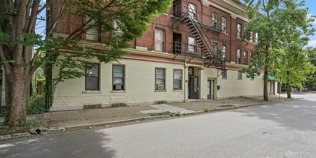 1 bed, 1.0 bath, 11678 sqft, $1,225 — Photo 1