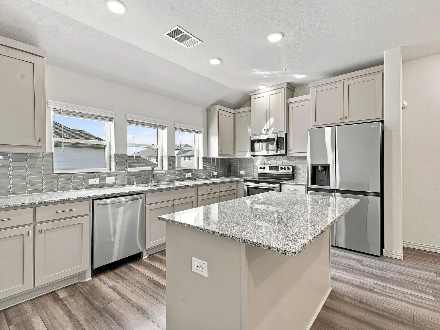 2 bed, 1161 sqft, $2,000 — Photo 3