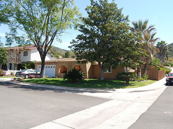 Corner lot (6800+ sq ft) entering cul de sac, with impressive landscaping.