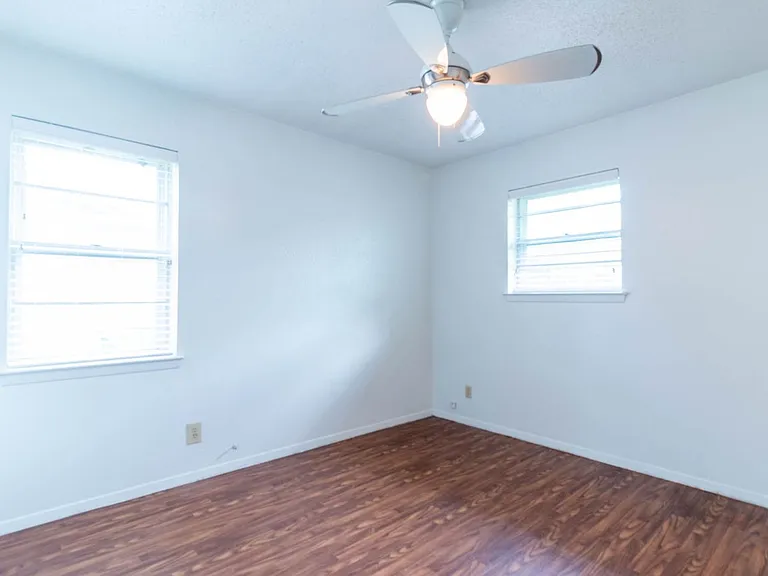 3503 Oriole Ln — Photo 2