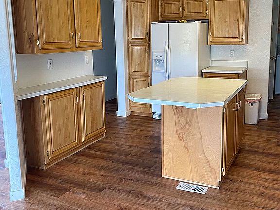 Kitchen - plenty of storage.