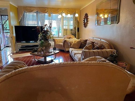 4th image of 10215 Avenue