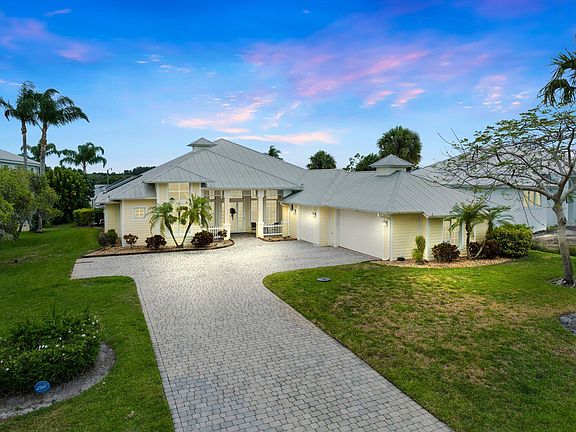 2nd image of 1002 SE Kitching Cove Lane