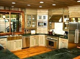 949 Baldwin Lake Rd, Big Bear City, CA 92314