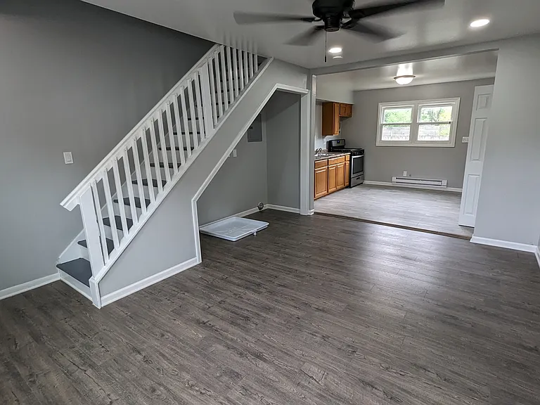 304 Hankes Ave #1 — Photo 8