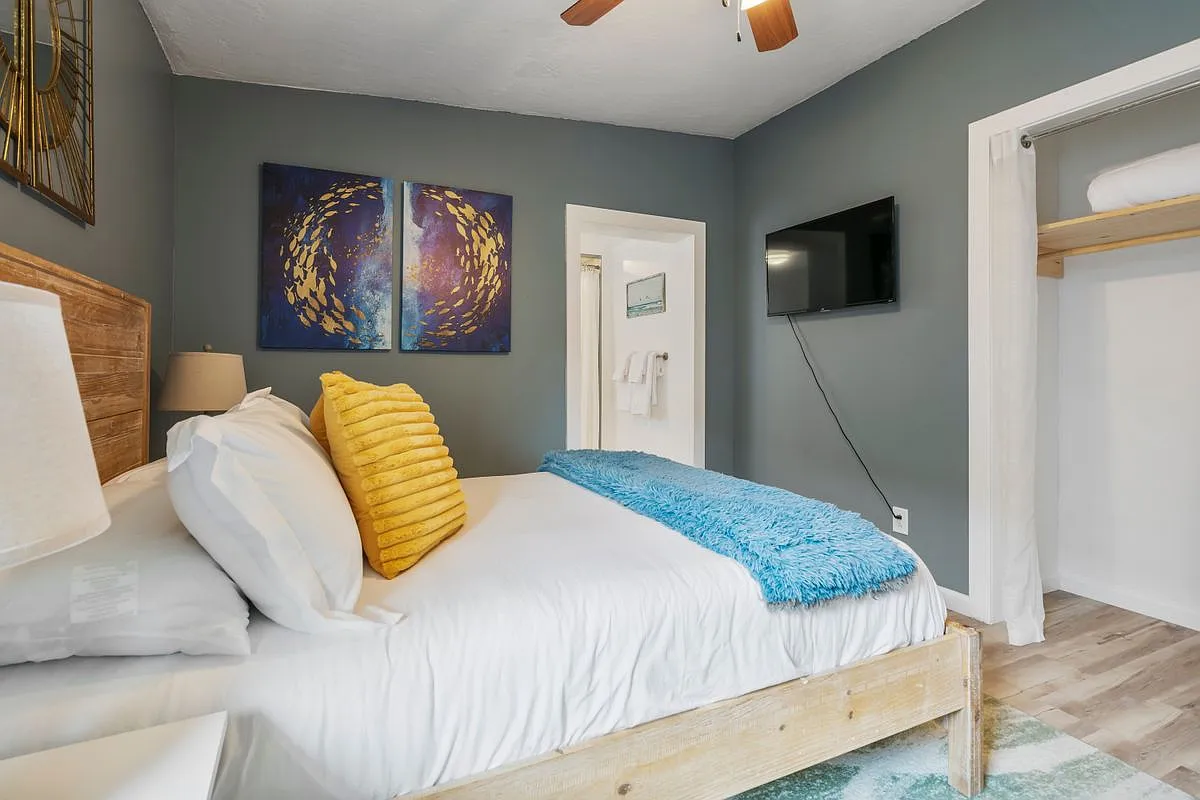 3 bed, 2.0 bath, 1292 sqft, $2,900 — Photo 2