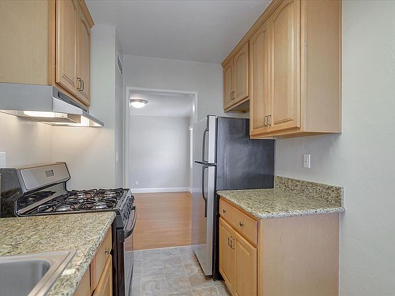 4th image of 1023 Noel Dr APT 4