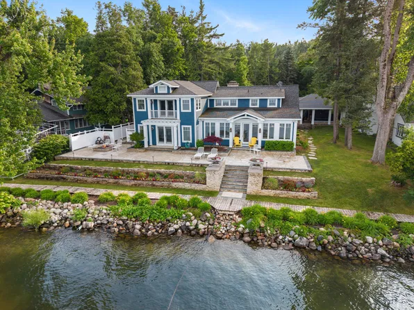 1717 Resort Rd, Burt Lake, MI 49717