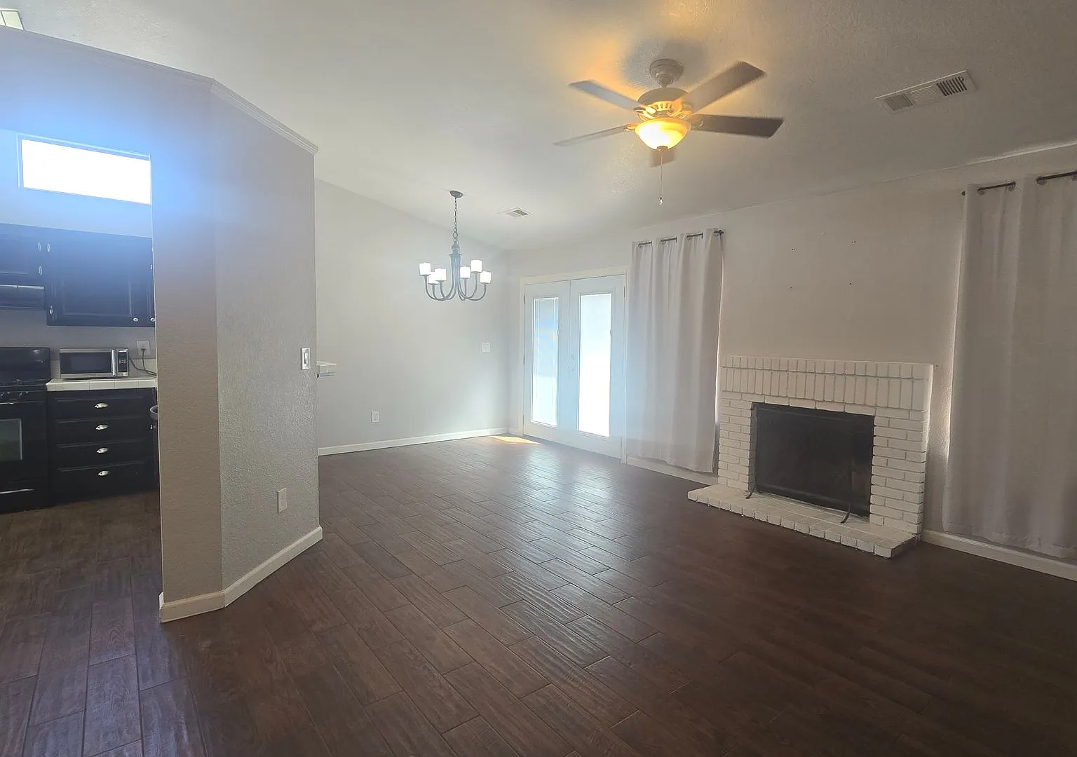 2 Br 2 Ba with office space — Photo 2