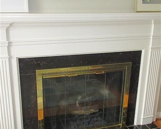 4th image of 1313 N Pleasant St