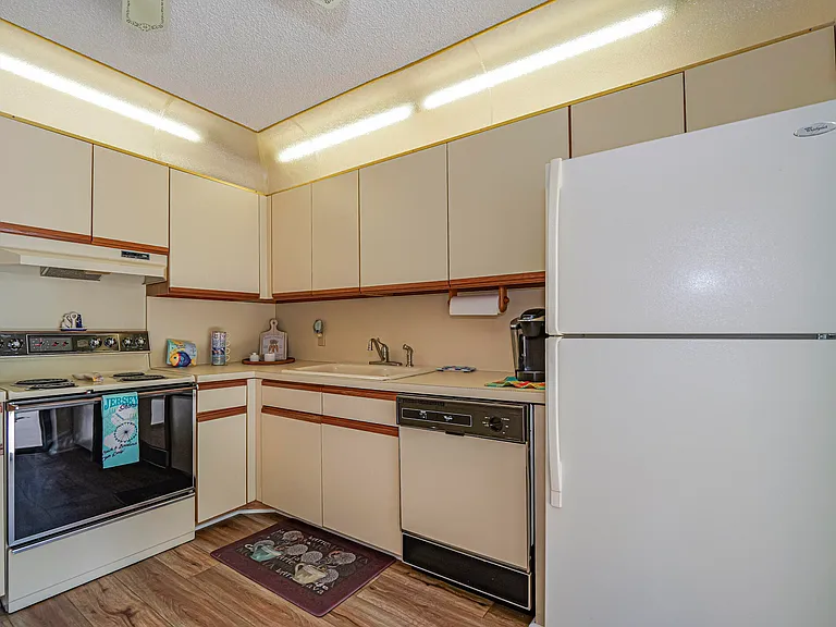 340 S Waverly Pl #8B — Photo 13