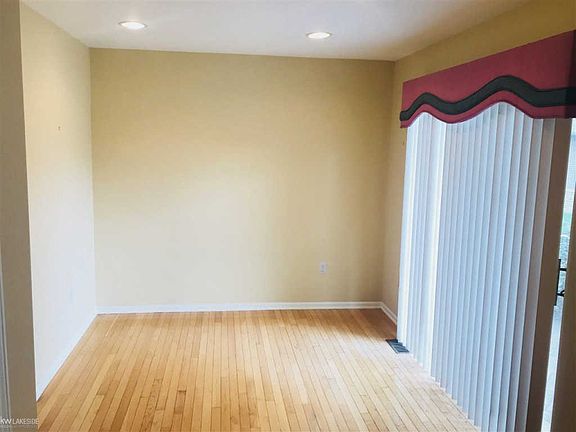 5th image of 48625 Sturgis Ct