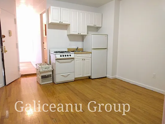 Rented by Lexington Real Estate Group | media 19