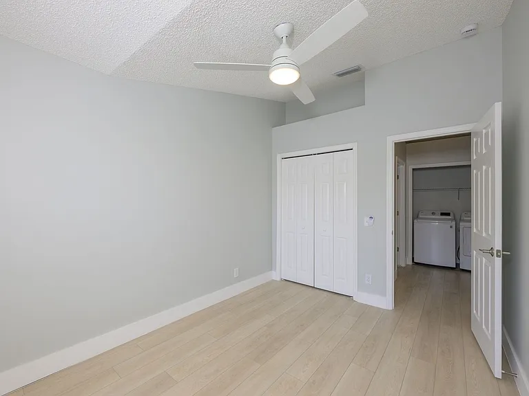 671 Vallance Way NE — Photo 27