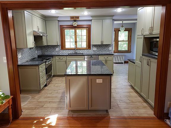 2nd image of 15 E Interwood Pl