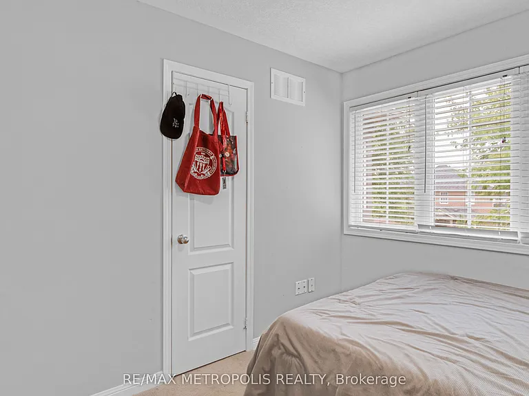 2420 Baintree Cres — Photo 29