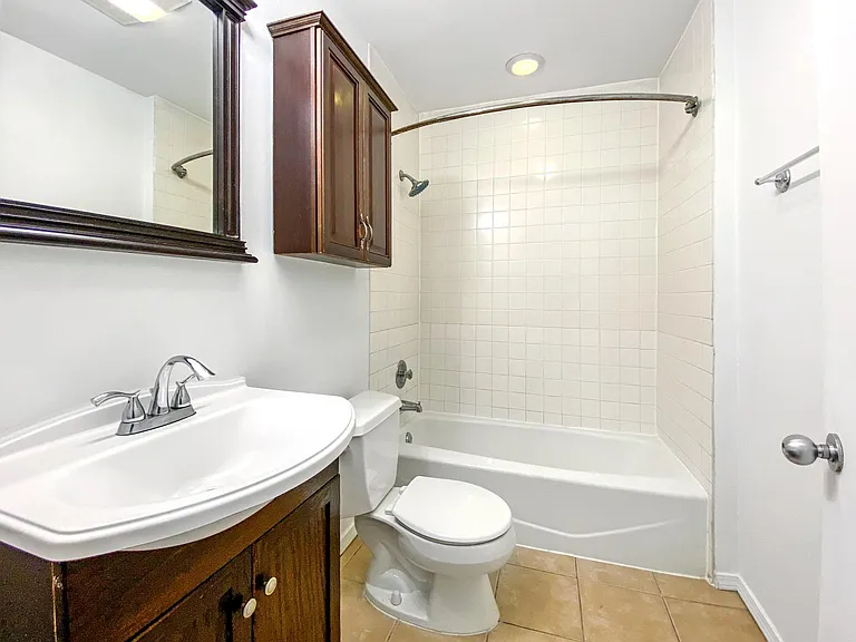 311 W Chicago Ave #3 — Photo 17