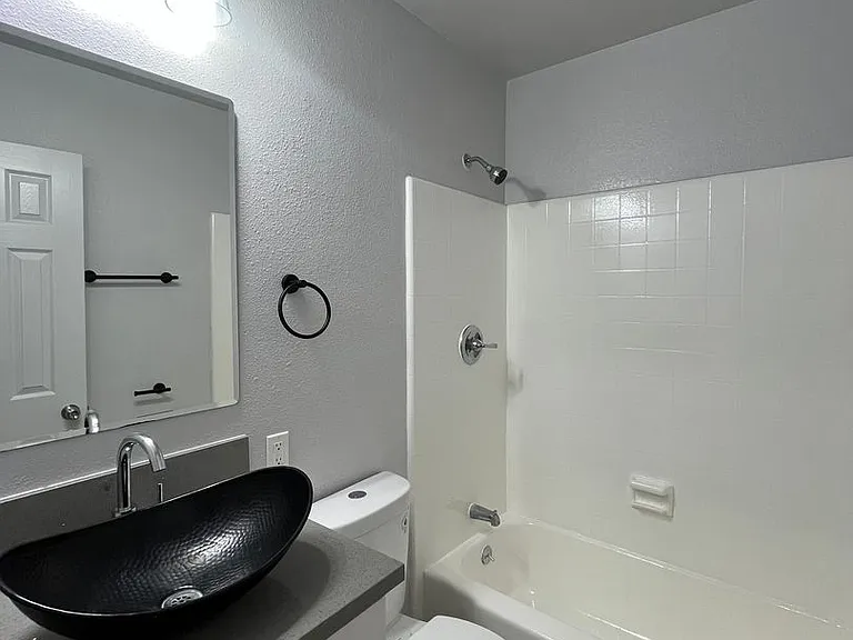 1334 W 93rd St — Photo 5