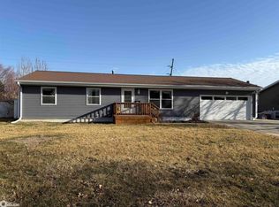 412 Newcastle Rd, Marshalltown, IA 50158