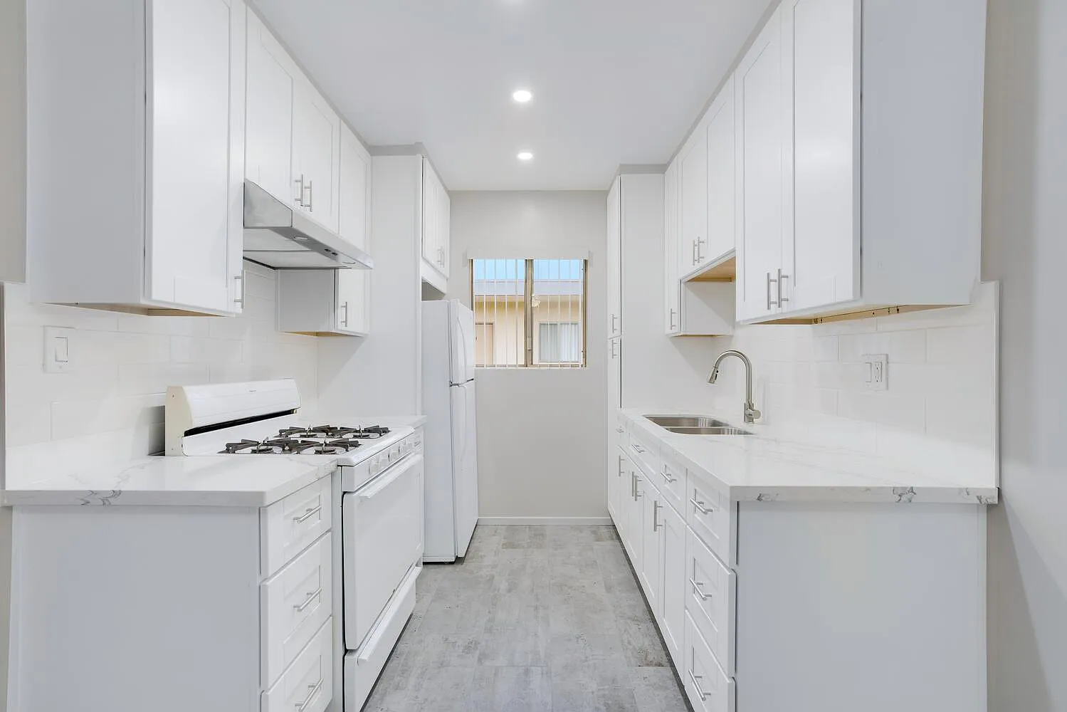 2 bed, 1000 sqft, $2,695 — Photo 2