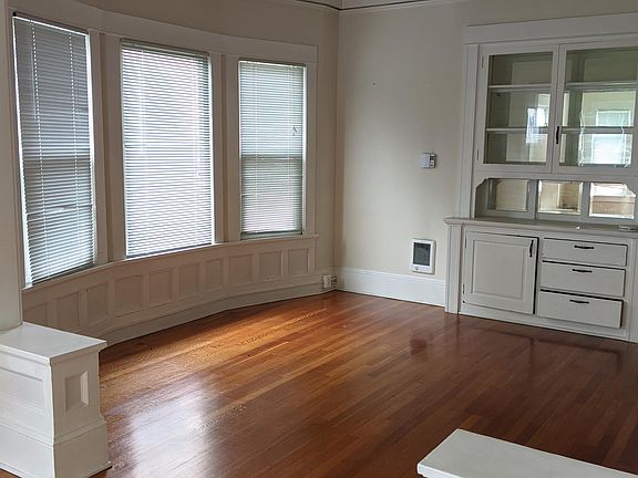 3rd image of 2236 Franklin Ave E APT D