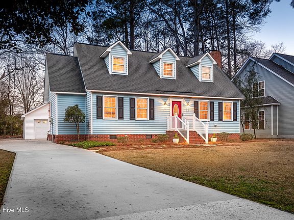 3rd image of 1604 Hollybriar Lane