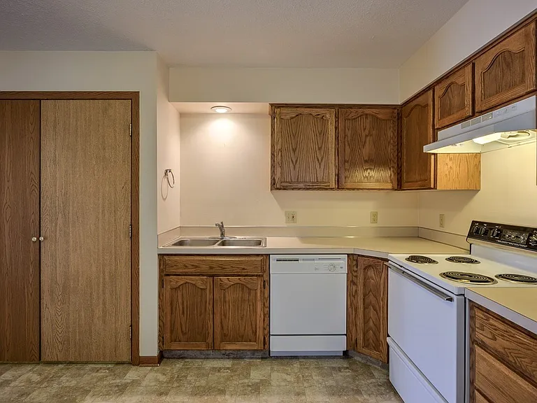 404 Chestnut Dr — Photo 24