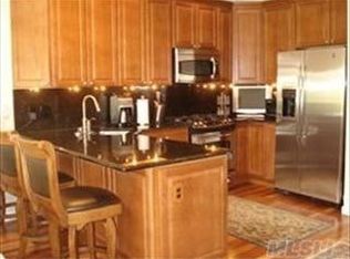 196 Pond View Dr, Port washington, NY 11050