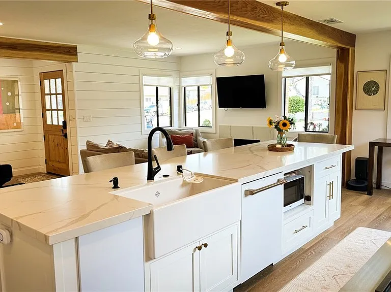 427 N Maria Ave — Photo 3