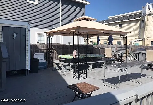 4 bed, 2.5 bath, 1881 sqft, $3,400 — Photo 2