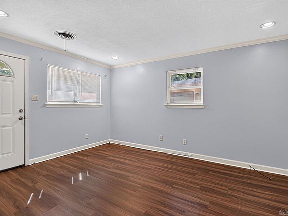 5th image of 3214 Zion St