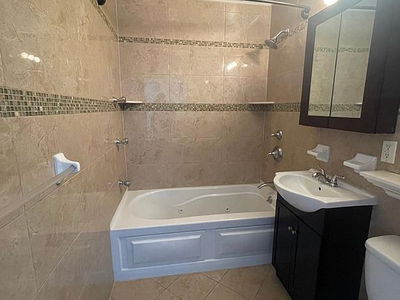 4th image of 3489 Bruckner Blvd #3E