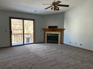 355 Woodridge Cir UNIT A, South Elgin, IL 60177