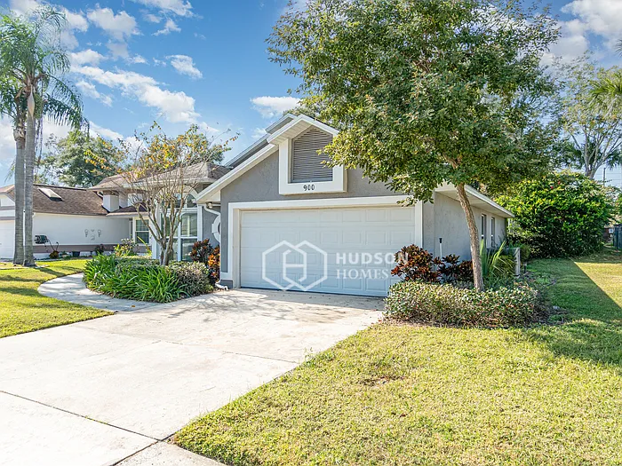 900 Hyacinth Cove Ct — Photo 3