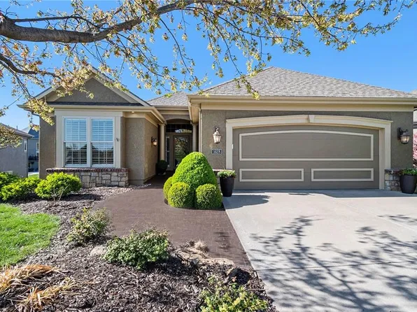 1628 NE Woodland Shores Cir, Lees Summit, MO 64086