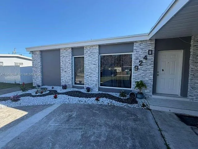 9240 Nautilus Dr — Photo 1