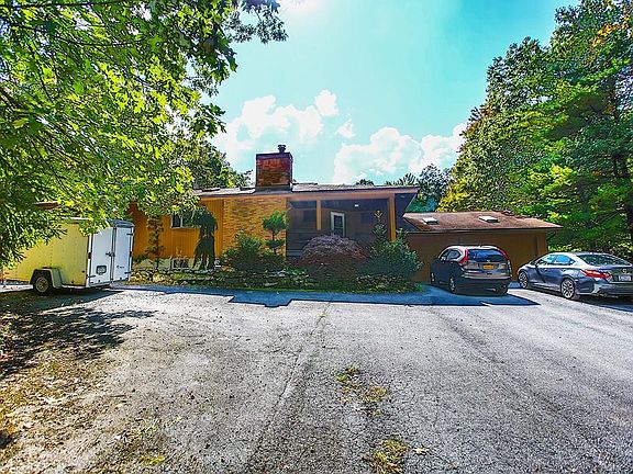 5th image of 20 Dakota Dr